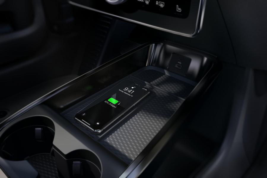 Детали интерьера Ford Mustang Mach-E 4 2020 года  (NA) (фото 29 из 72)